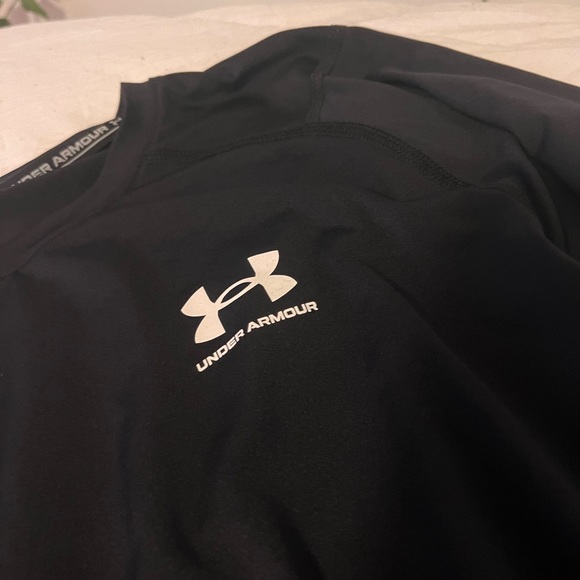 Long Sleeve Dry Fit Under Armour Top - Picture 2 of 5